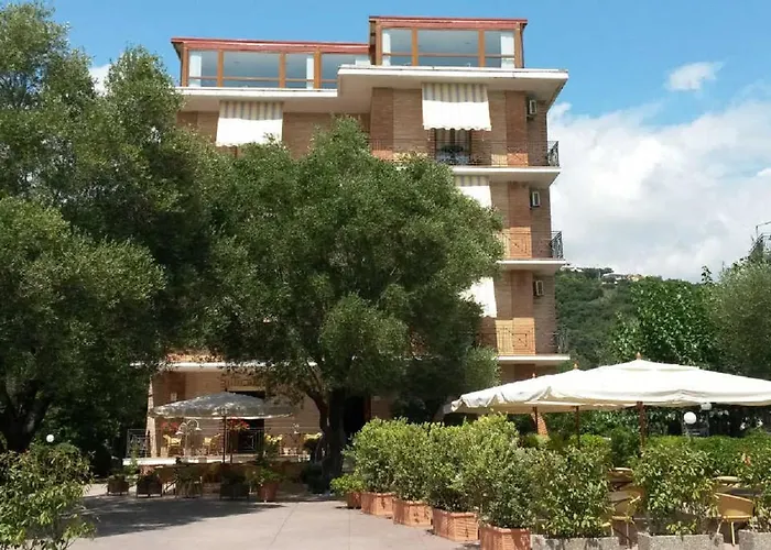 Orion فندق فيلاماري